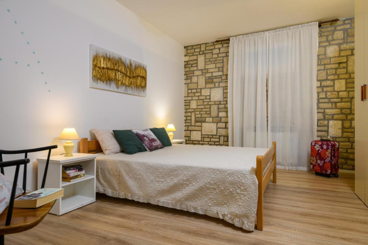 Apartman Aleksandra Pula Exteriör bild