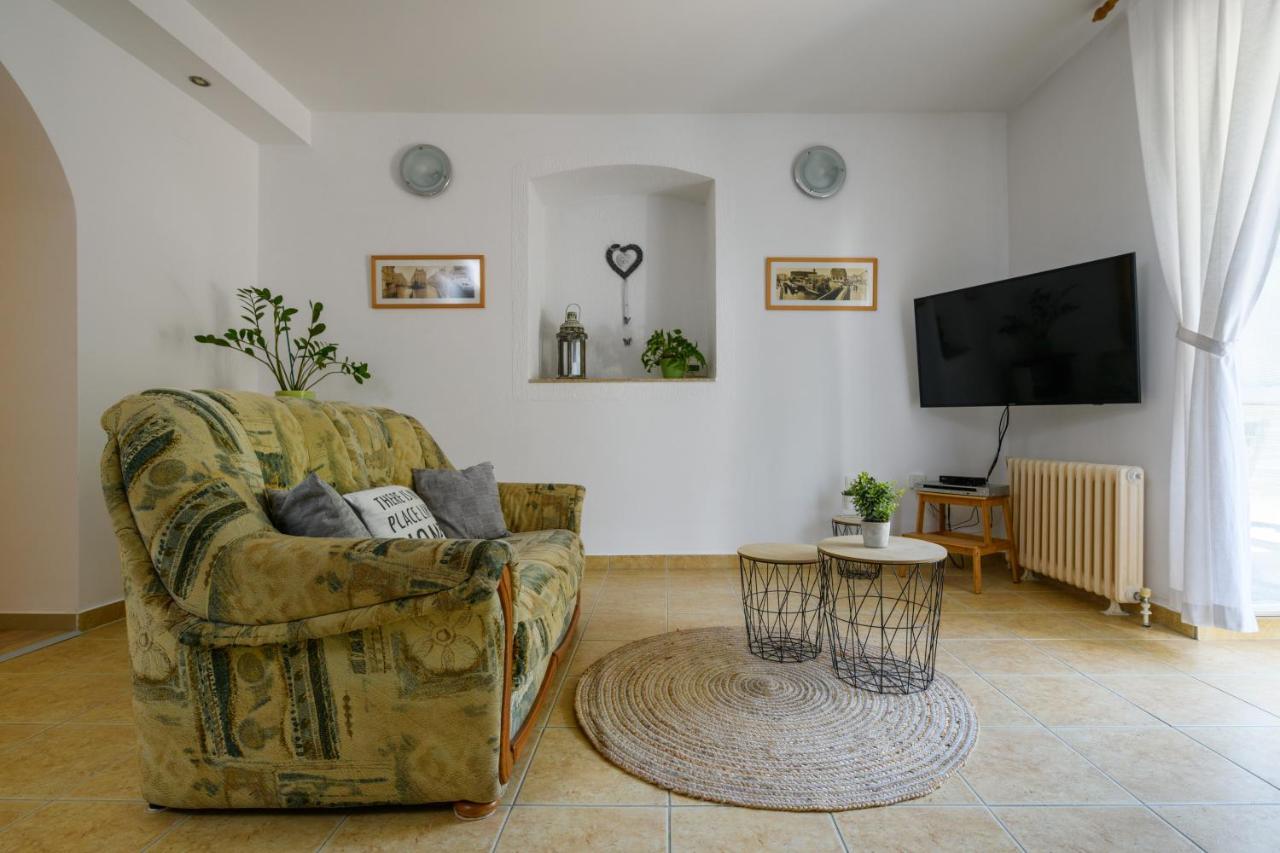 Apartman Aleksandra Pula Exteriör bild